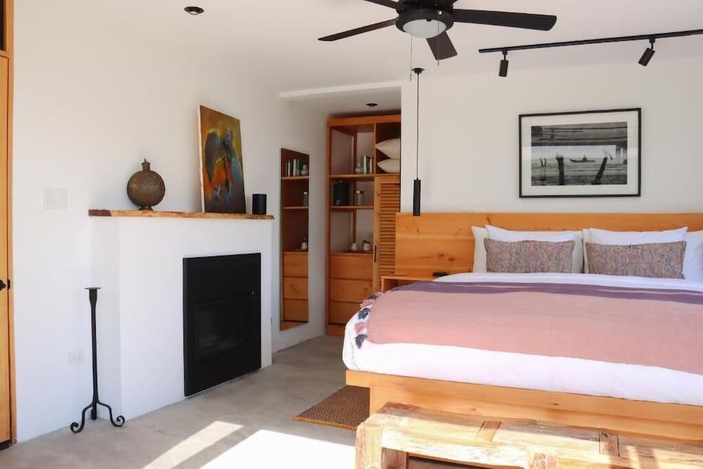 Aviva Hotel Deluxe Room 4