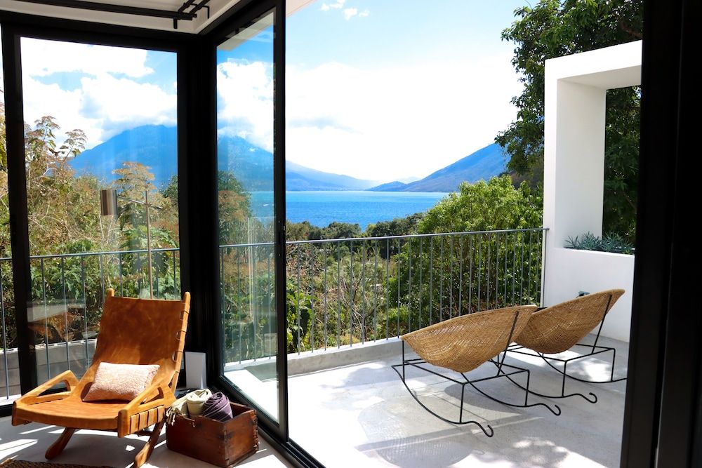 Aviva Hotel Superior Room 9