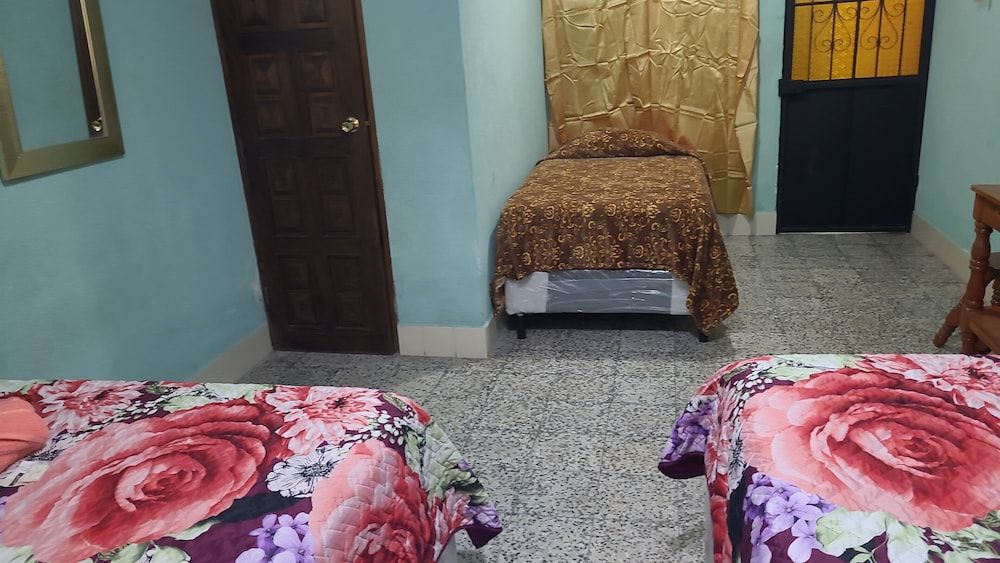 Hostal Sweet Dreams Family Room 4