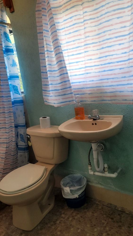 Hostal Sweet Dreams Standard Quadruple Room 4