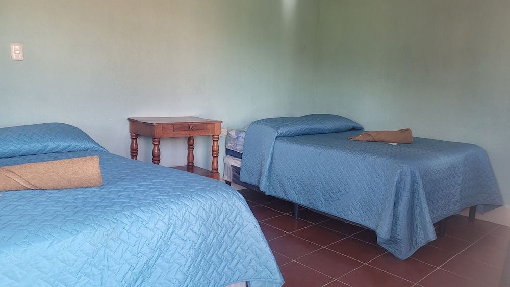 Hostal Sweet Dreams Standard Quadruple Room 2