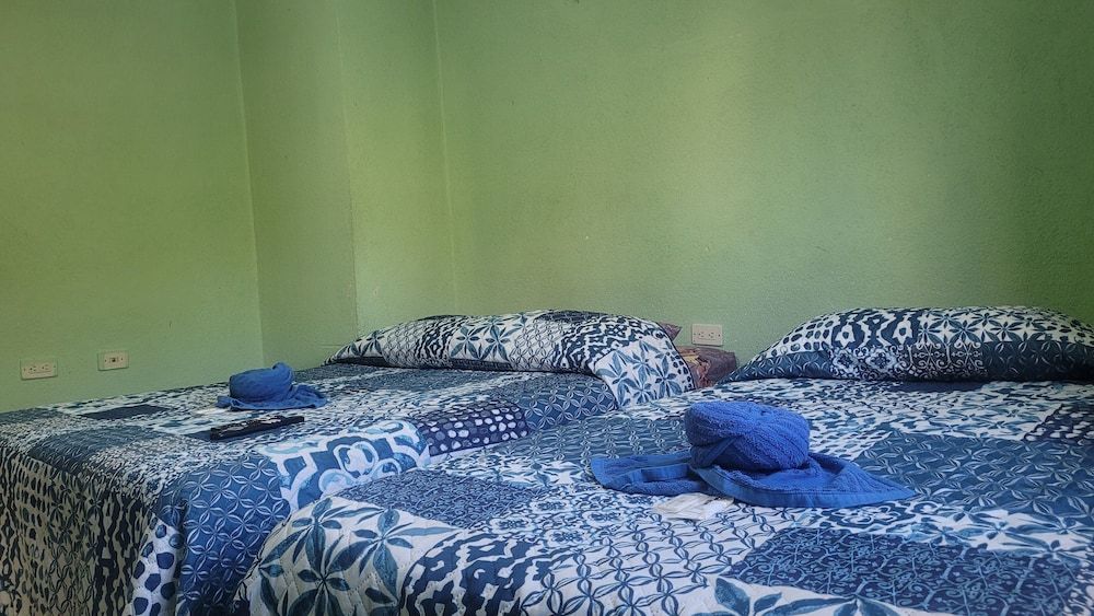 Hostal Sweet Dreams Standard Triple Room 2