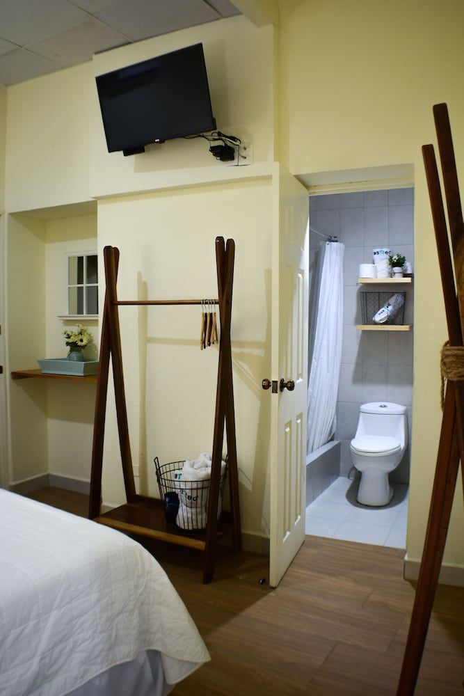 Hostted Colorful Apartment 10