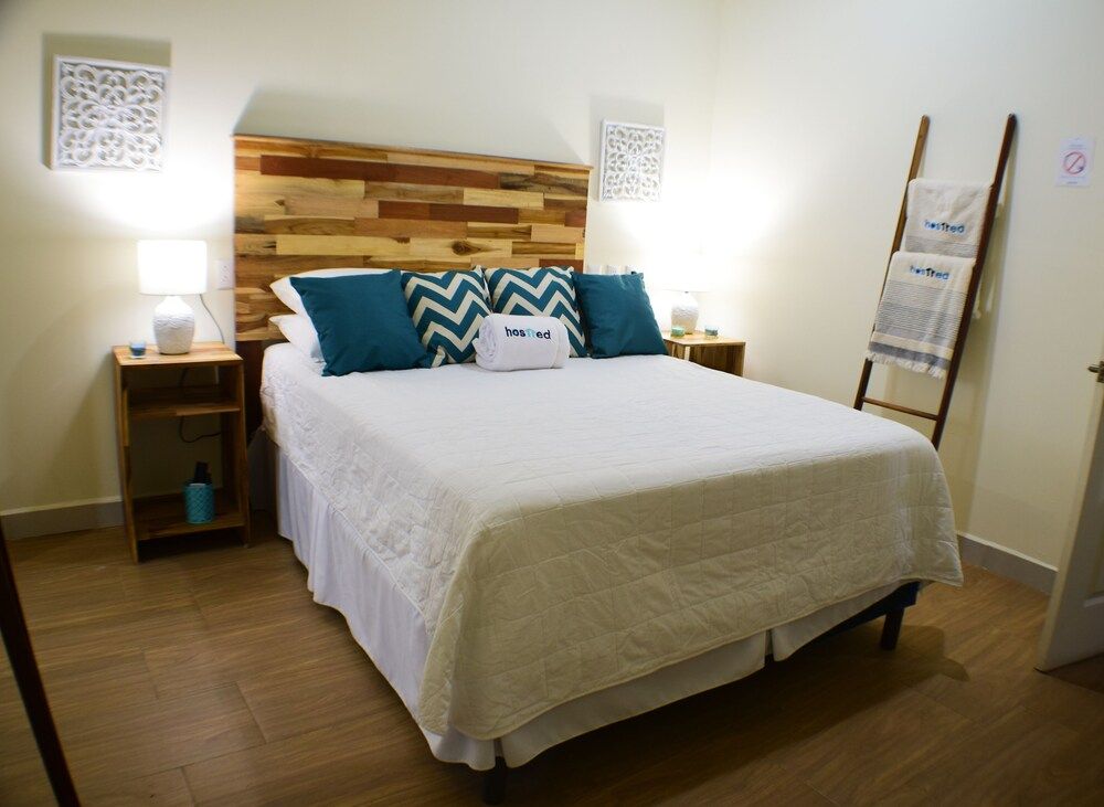 Hostted Colorful Apartment 4