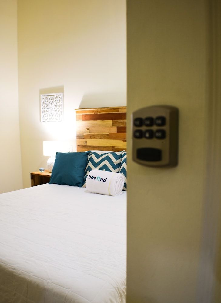 Hostted Colorful Apartment 8