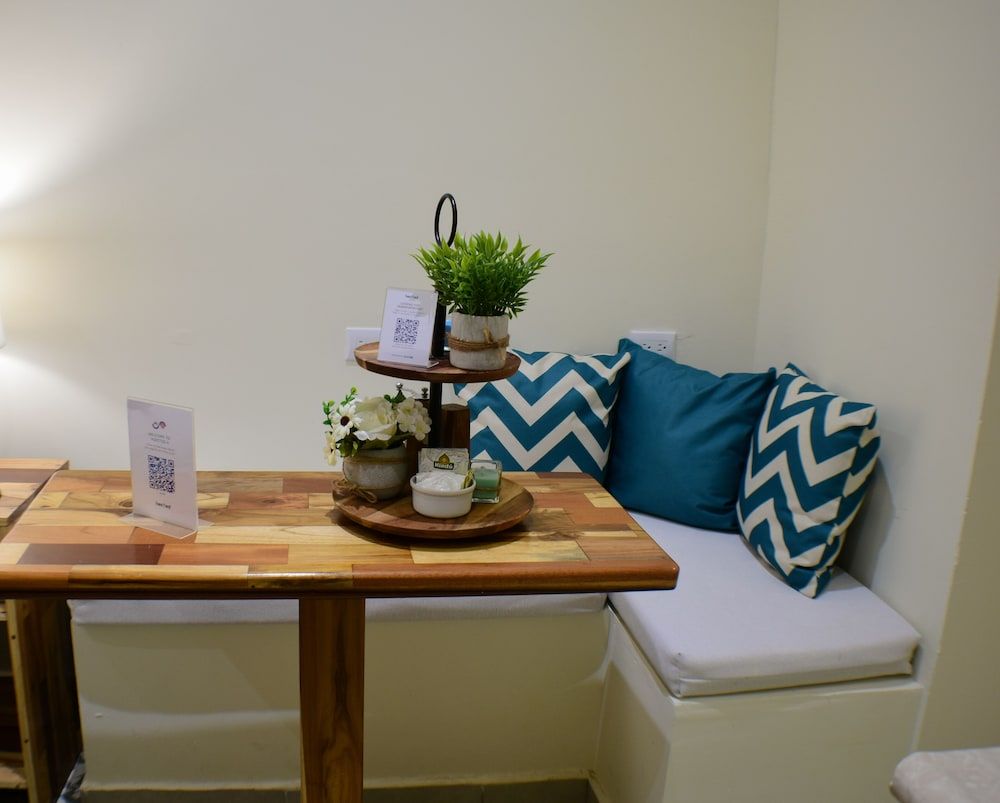 Hostted Elegant Apartment 16