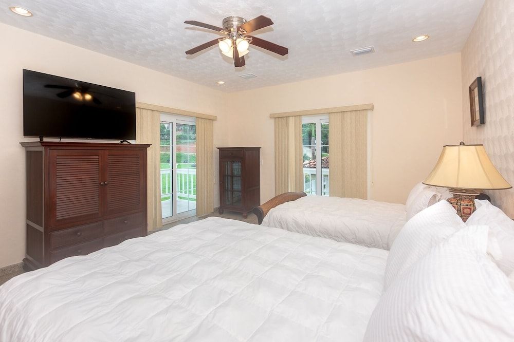Condo, 2 Bedrooms