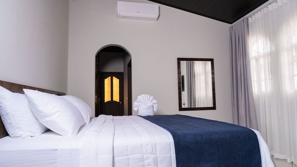 Junior Suite, Courtyard View