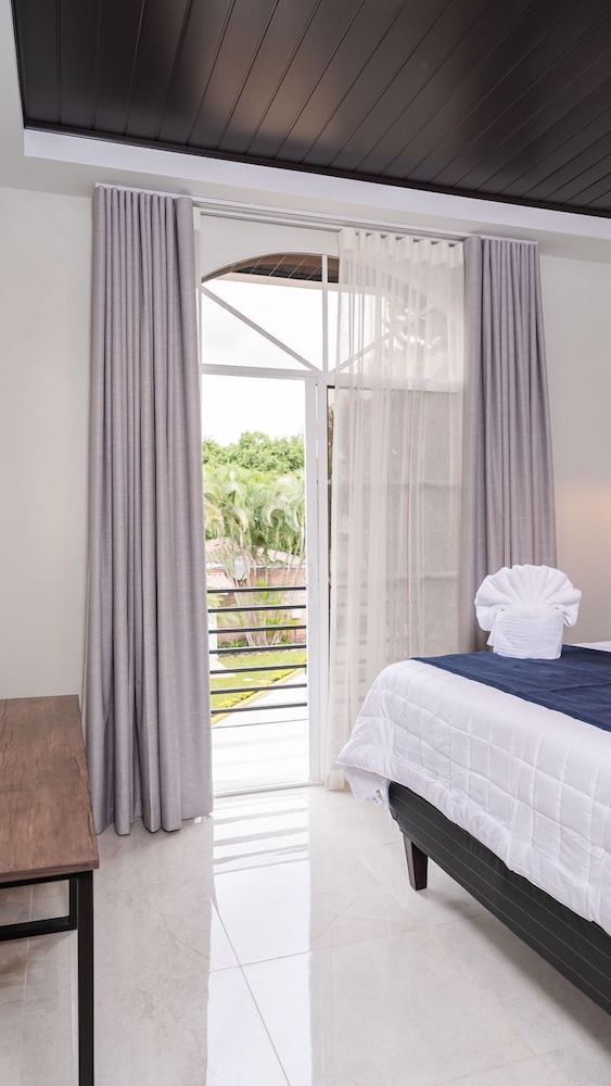 Deluxe Room, Balcony