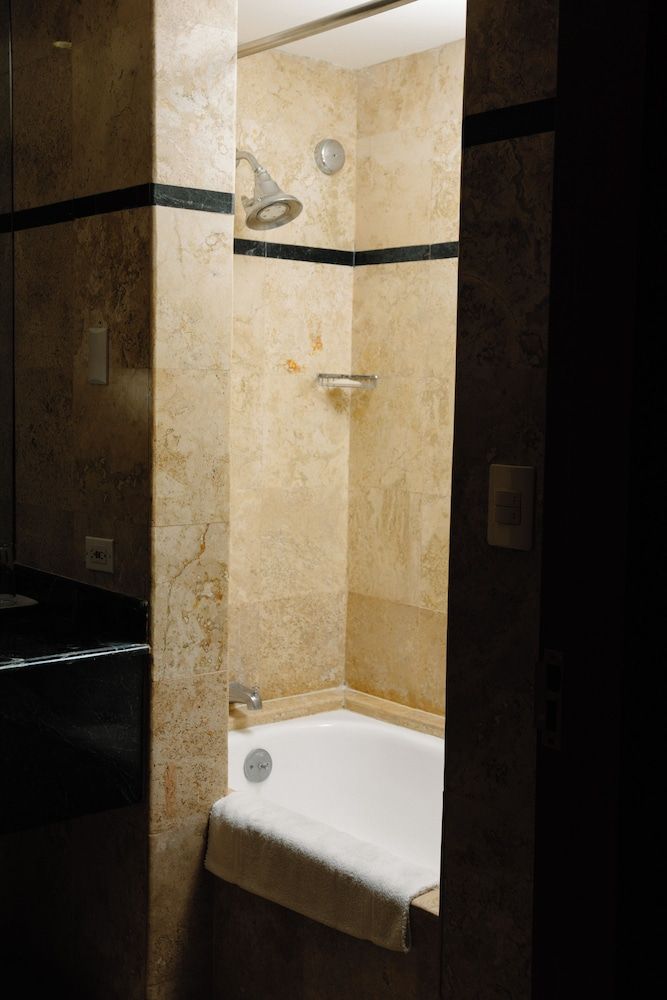 Intercity Tower Standard Double Room, 1 King Bed 9