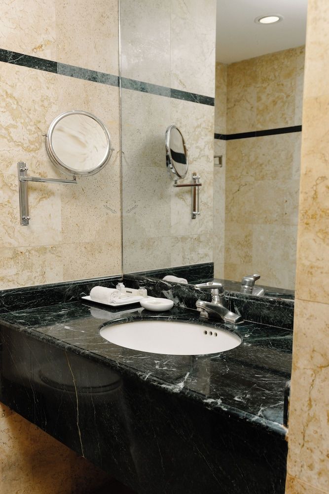 Intercity Tower Standard Double Room, 1 King Bed 8