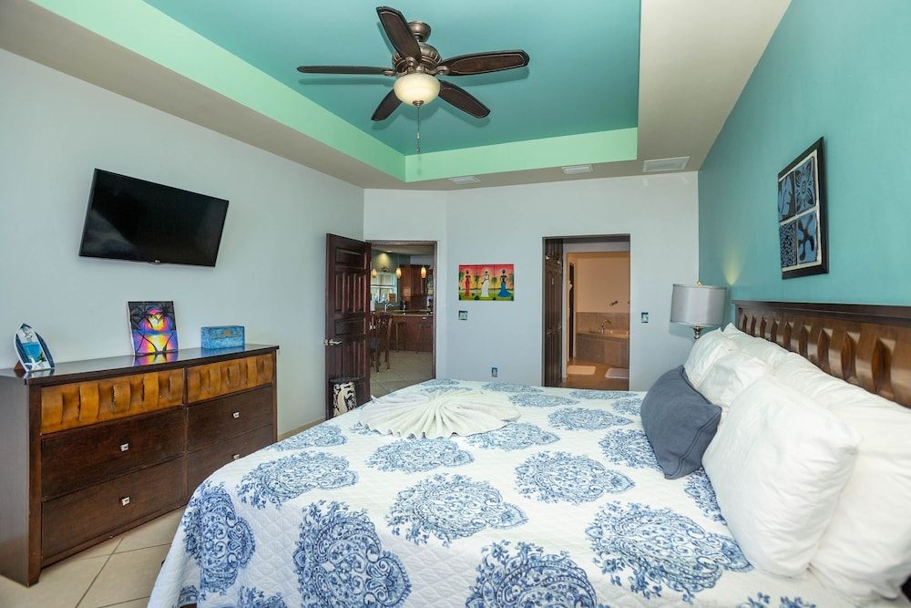 Condo, 2 Bedrooms
