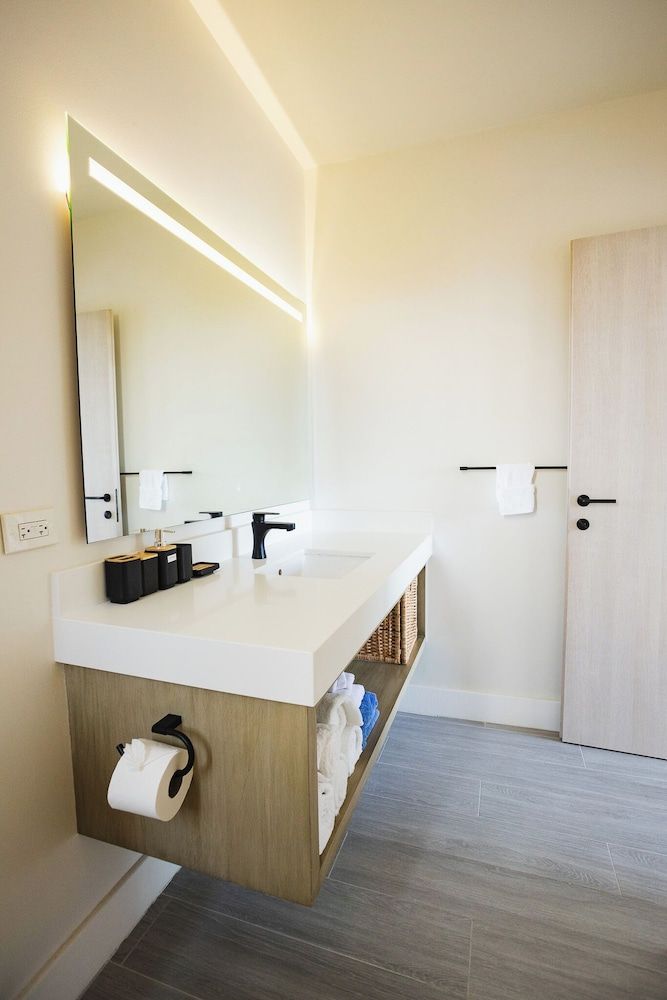 Arihini Luxury Apartment, Balcony, Ocean View 6