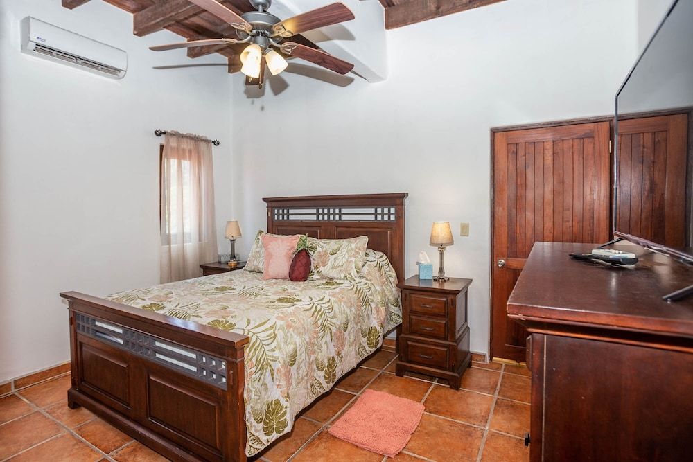 Condo, 2 Bedrooms