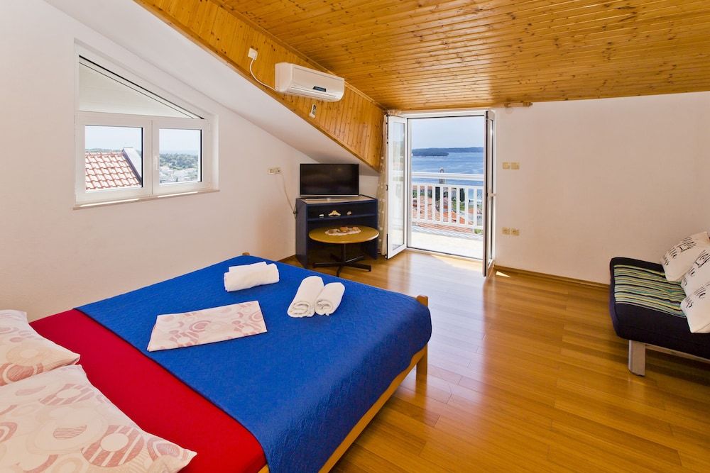 Apartmani Kresic 1 Deluxe Apartment, Sea View