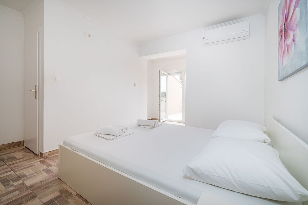 Studio, Multiple Bedrooms, Balcony, Garden View