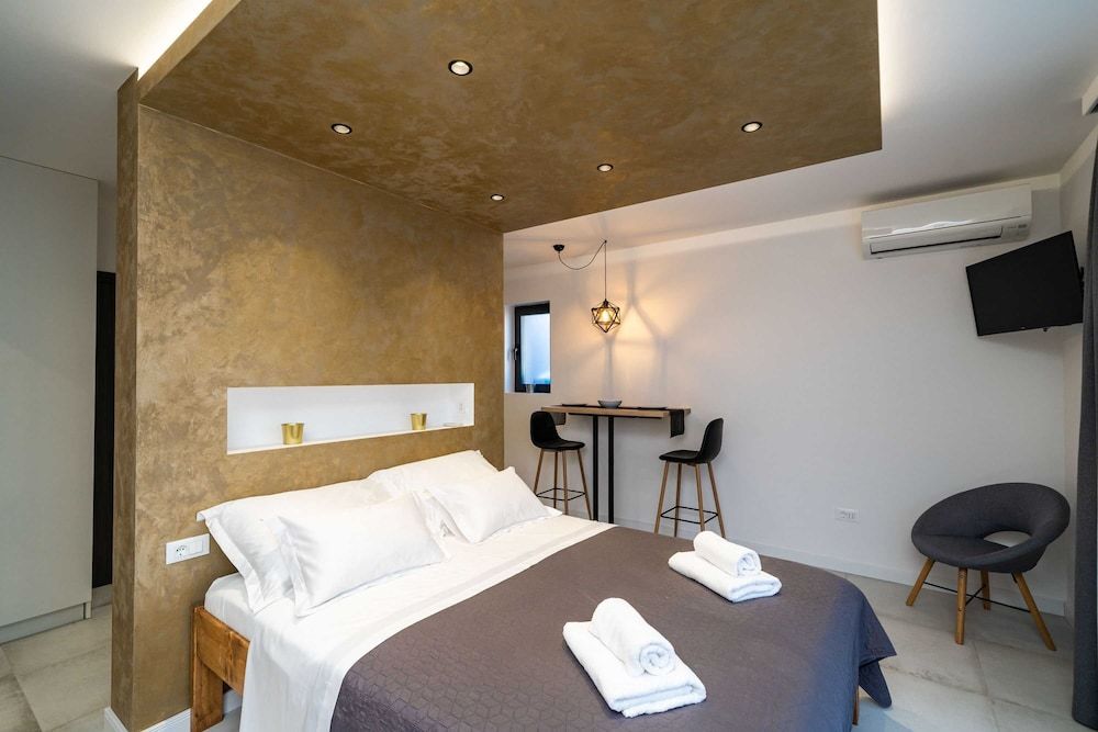 Studio (Studio Apartment with Hot Tub)