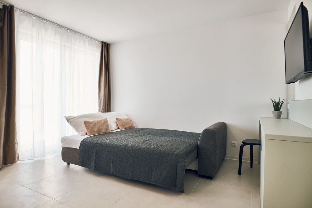 One-bedroom apartment with terrace, sea side