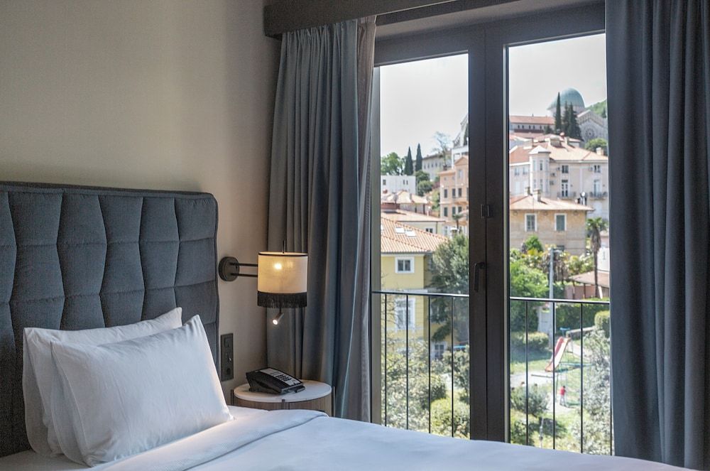 Keight Hotel Opatija, Curio Collection By Hilton Deluxe Room, 2 Twin Beds 7