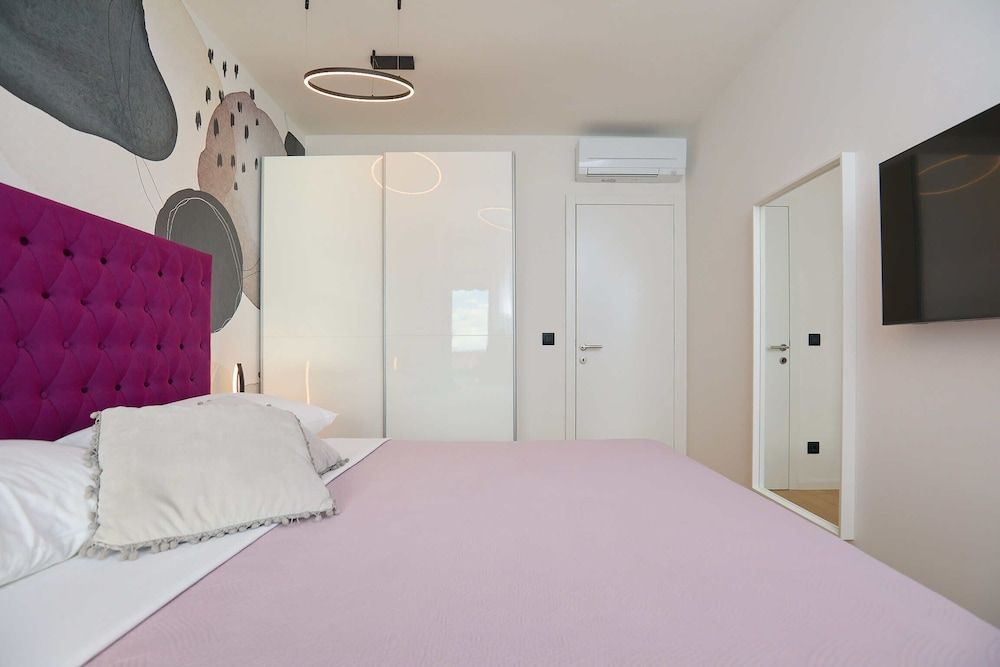 Apartment (2 Bedrooms)