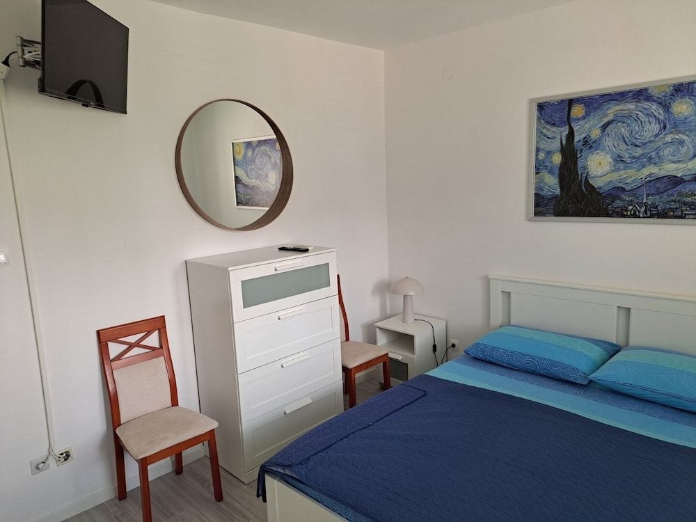 Apartment (Big - free parking - A1 Lovre (2+1))
