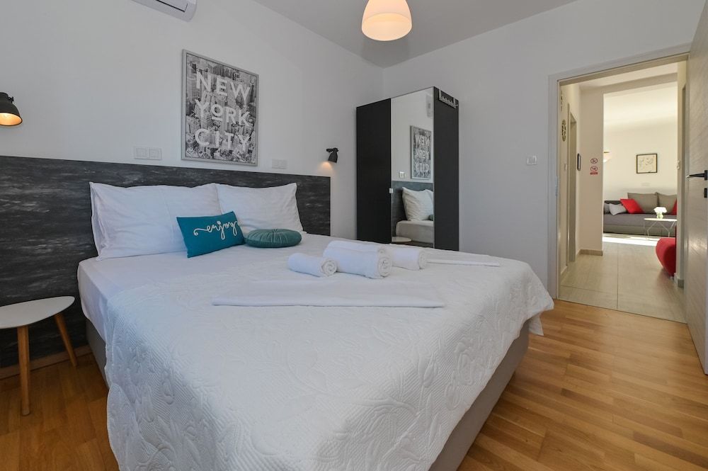 Deluxe Apartment, Pool Access