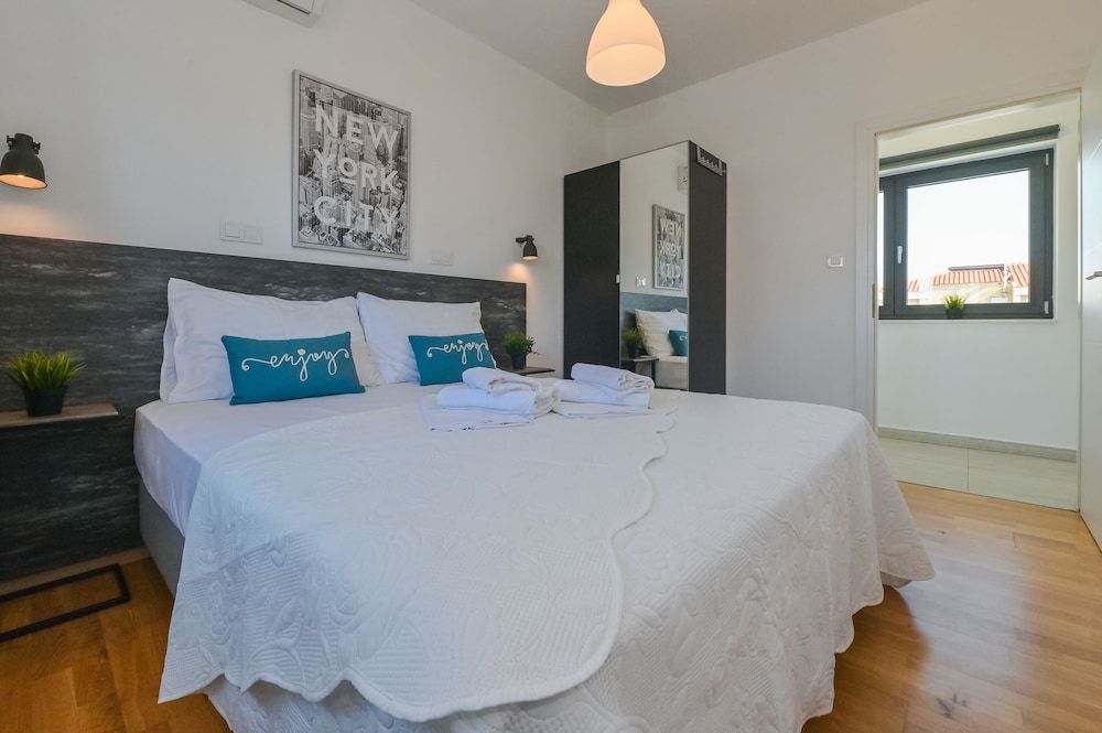 Deluxe Apartment, Pool Access