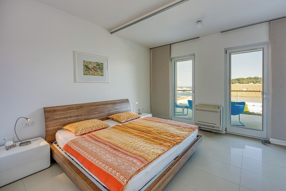 Family Apartment, 2 Bedrooms, Refrigerator & Microwave (RR Losinj Harbour View Apartment)