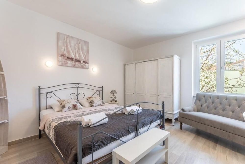 Apartments and Room Poesia