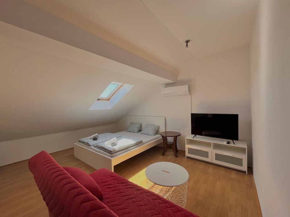 City Apartment, 2 Bedrooms, Terrace, Sea View