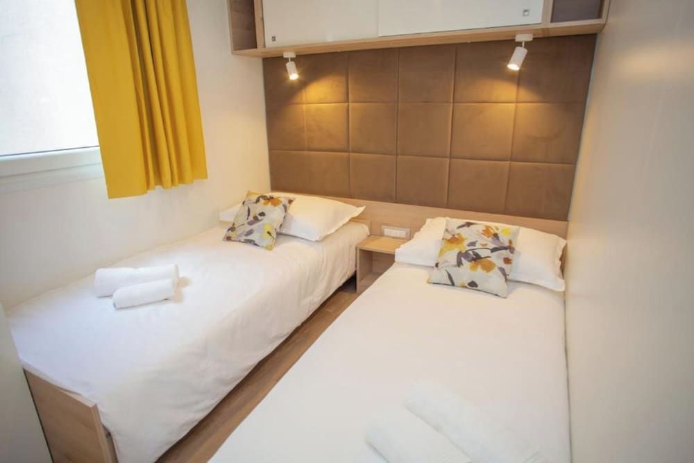 Lastura Mobile Homes Exclusive Mobile Home, Sea View 2