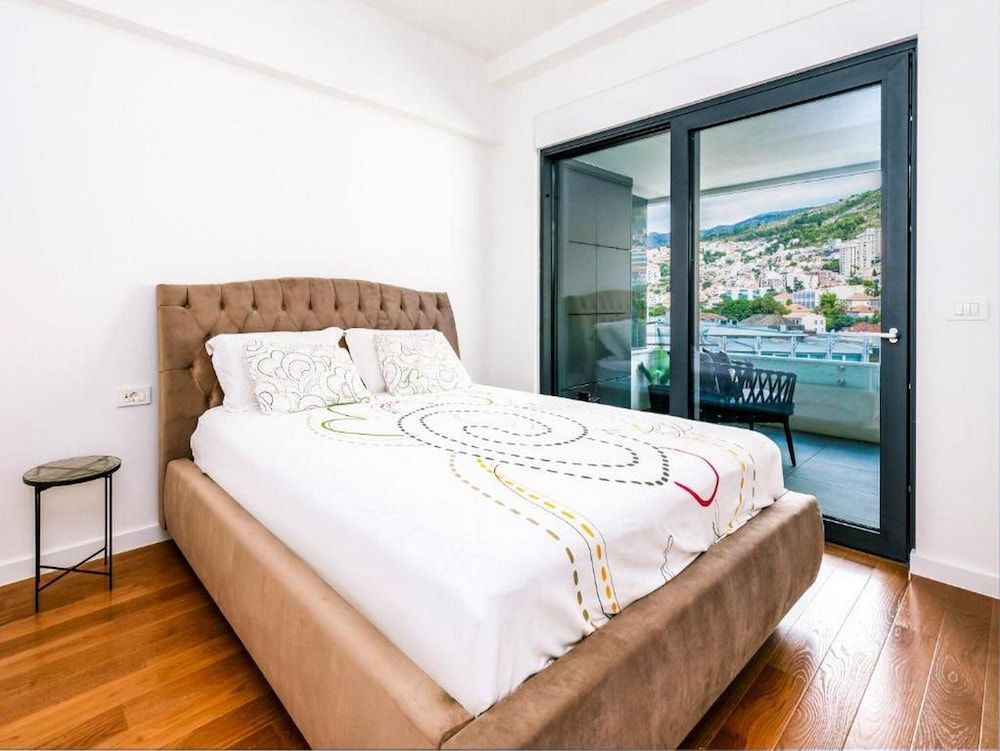 Apartment (One Bedroom Apartment with Balcony)