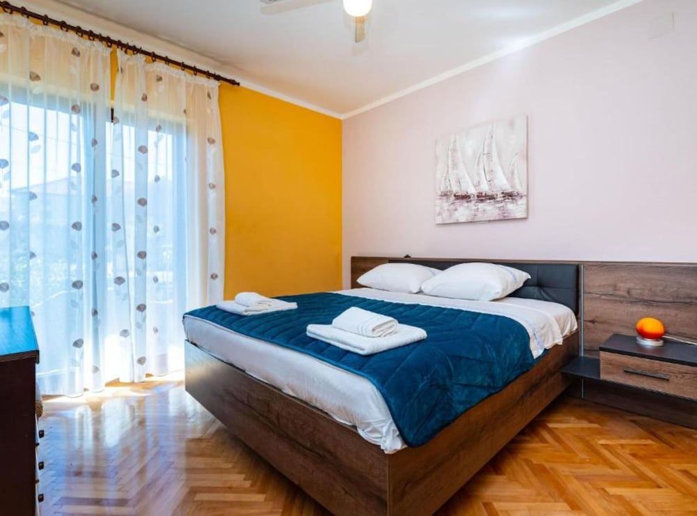 Apartment (Two Bedroom Apartment with Terrace)