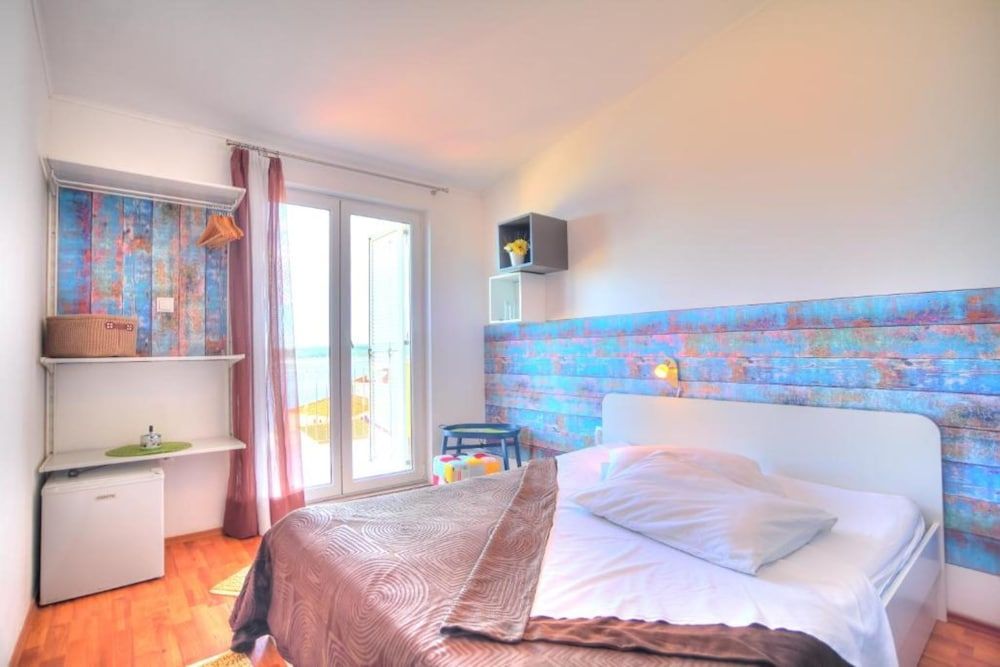 Room in Guest Room - Plava Laguna Bed and Breakfast Shared Dormitory, Multiple Bedrooms, Smoking, Terrace 4