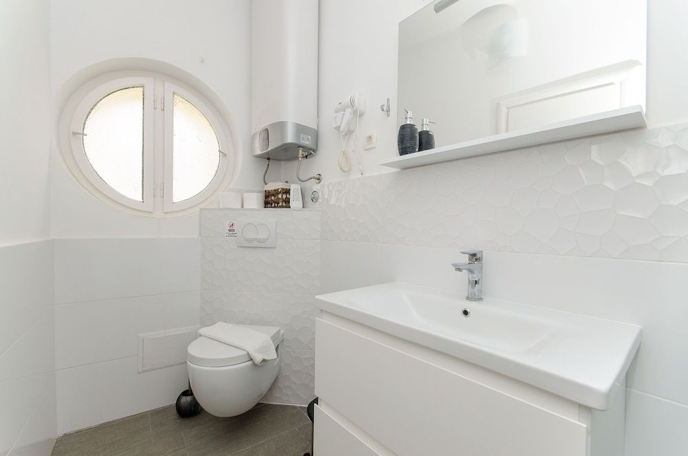 Apartment and Room Columbo Room (S1) 5