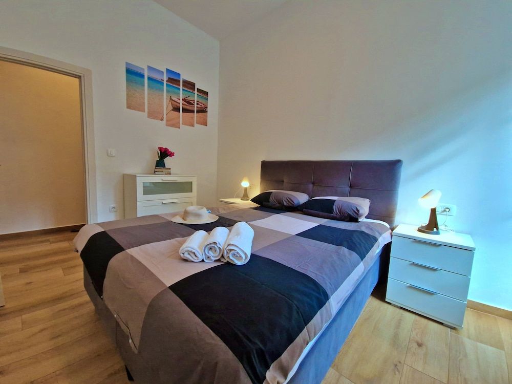 Lola's Place Comfort Apartment, 1 Bedroom, Non Smoking, City View