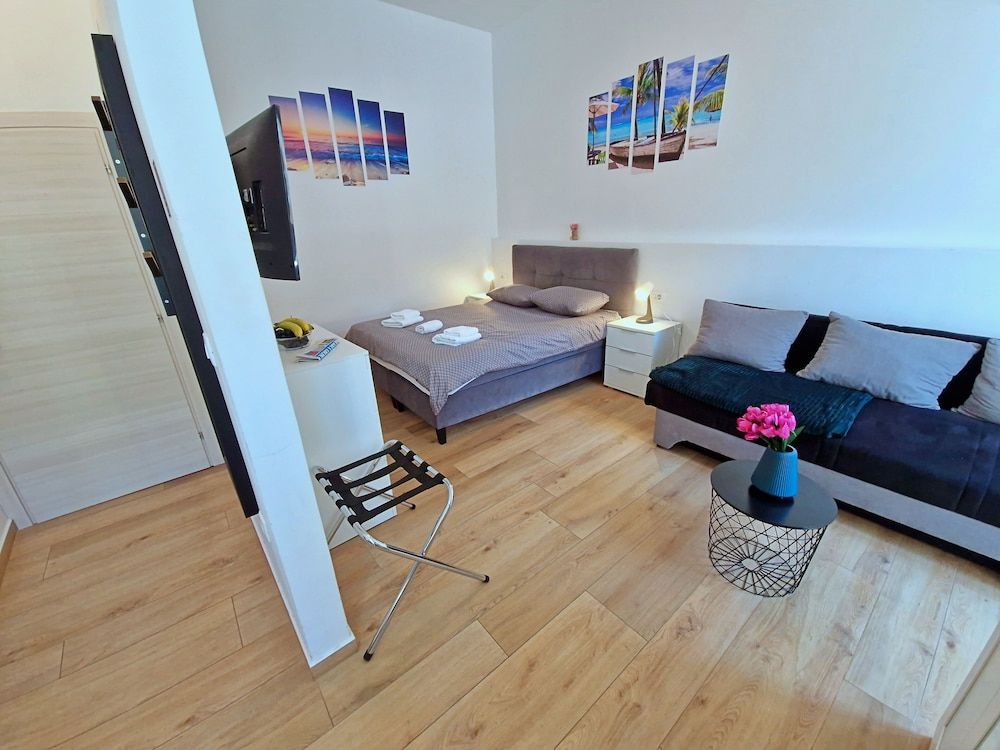 Lola's Place Comfort Studio, 1 Queen Bed with Sofa bed, Non Smoking, City View 7