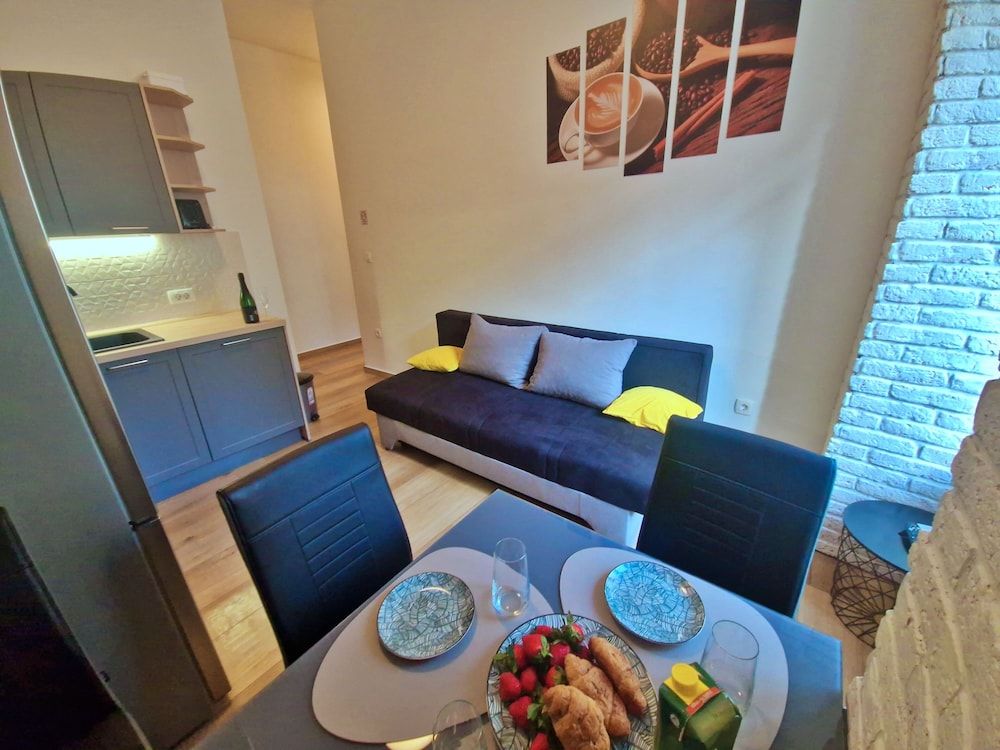 Lola's Place Comfort Apartment, 1 Bedroom, Non Smoking, City View 12