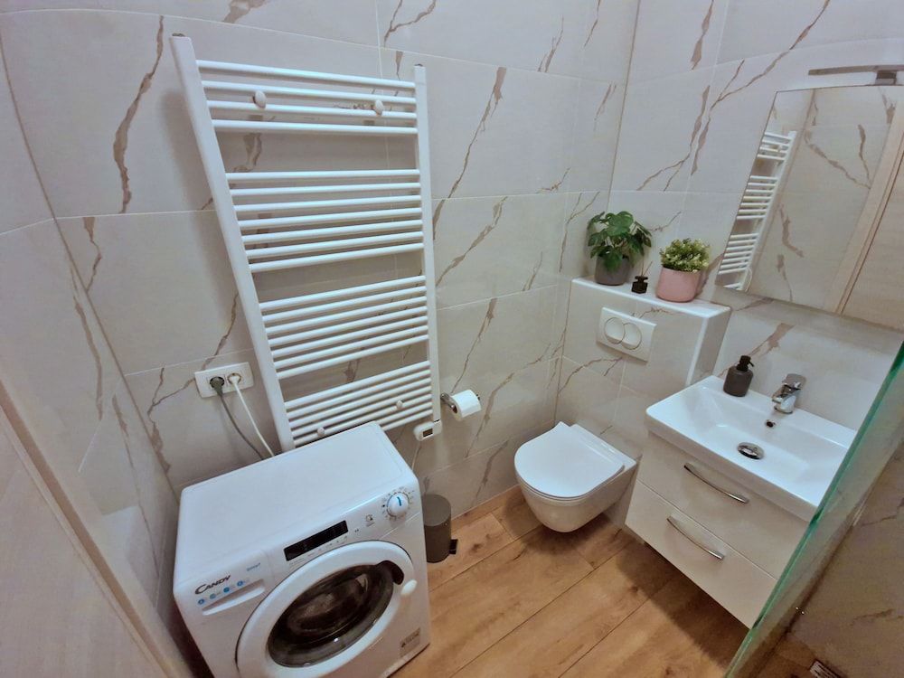 Lola's Place Comfort Apartment, 1 Bedroom, Non Smoking, City View 7