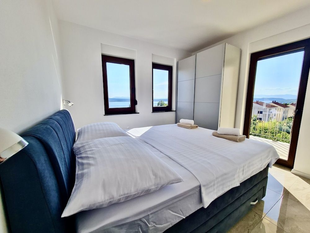 Deluxe Apartment 201