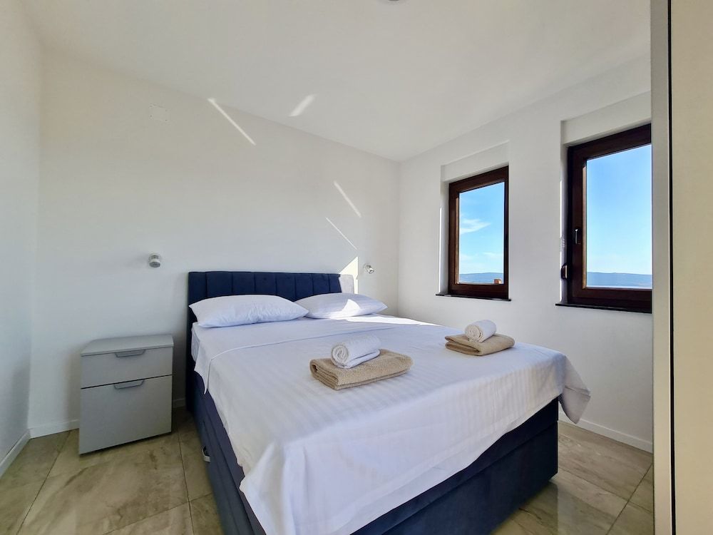 Deluxe Apartment 201