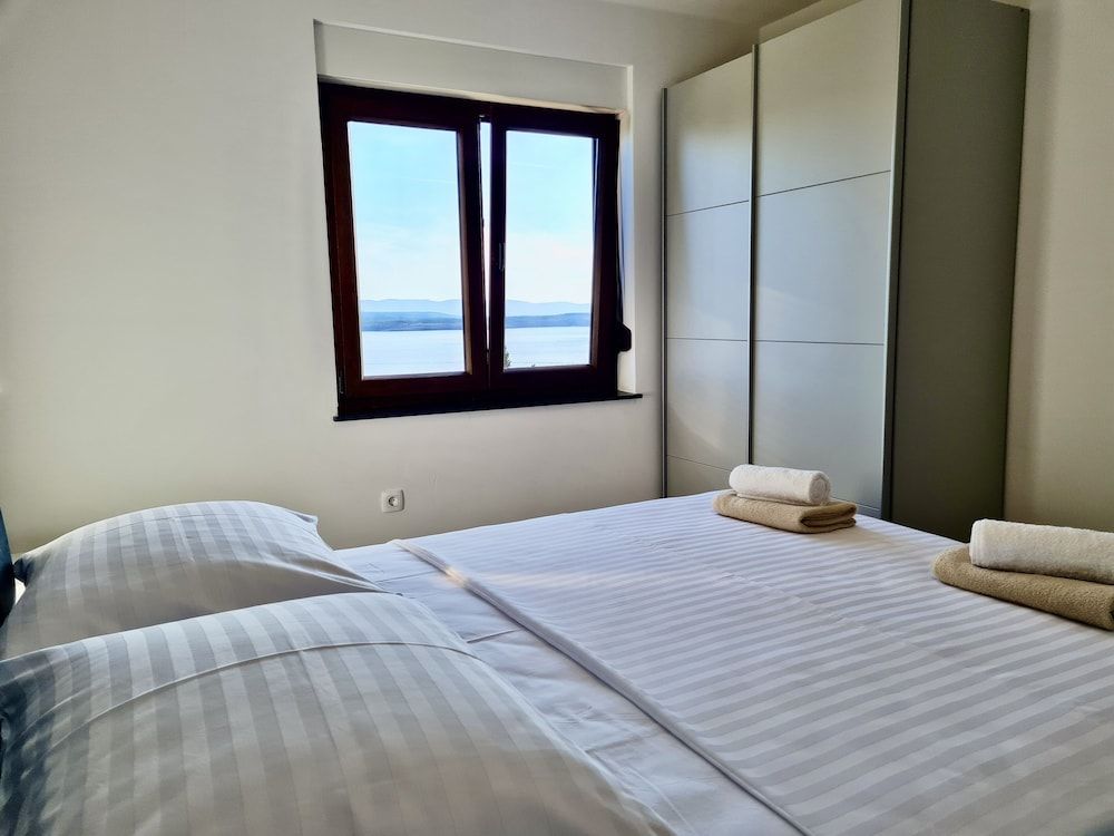 Deluxe Apartment 101