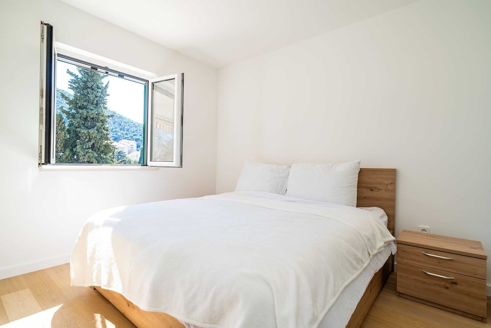 Apartment (Three Bedroom Apartment with Balcony)