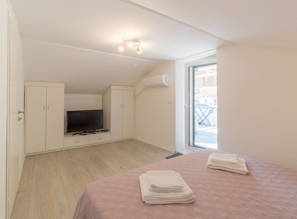 Holiday Home Riva House (Four Bedroom Holiday Home with Sea Vi) 6