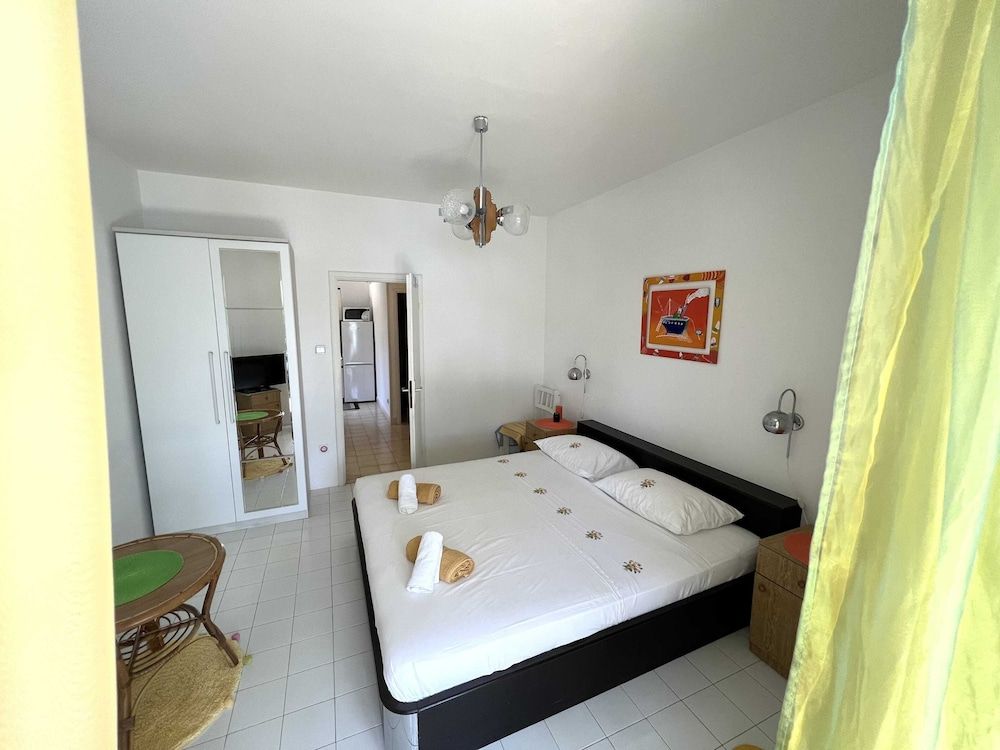 Apartment (One Bedroom Apartment with Terrace an)