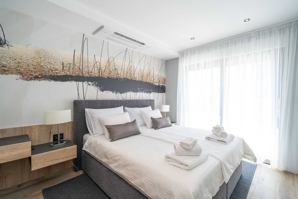 Apartment (Luxury One Bedroom Apartment with Ter)