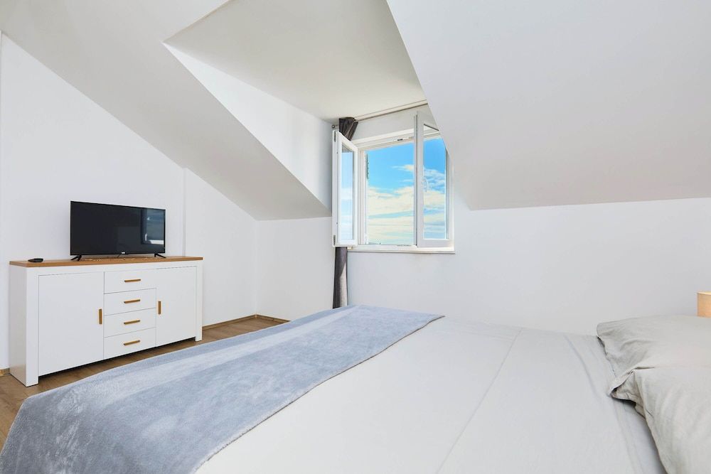 Apartment 2Home Standard Apartment 4