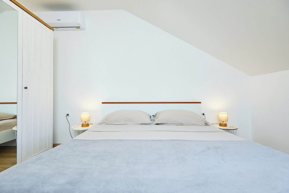 Apartment 2Home Standard Apartment 8