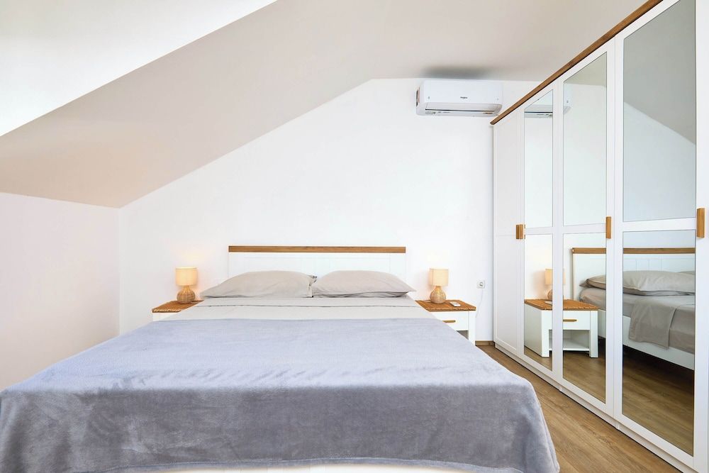 Apartment 2Home Standard Apartment