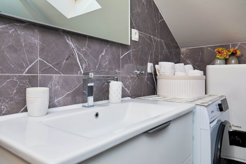 Apartment 2Home Standard Apartment 11